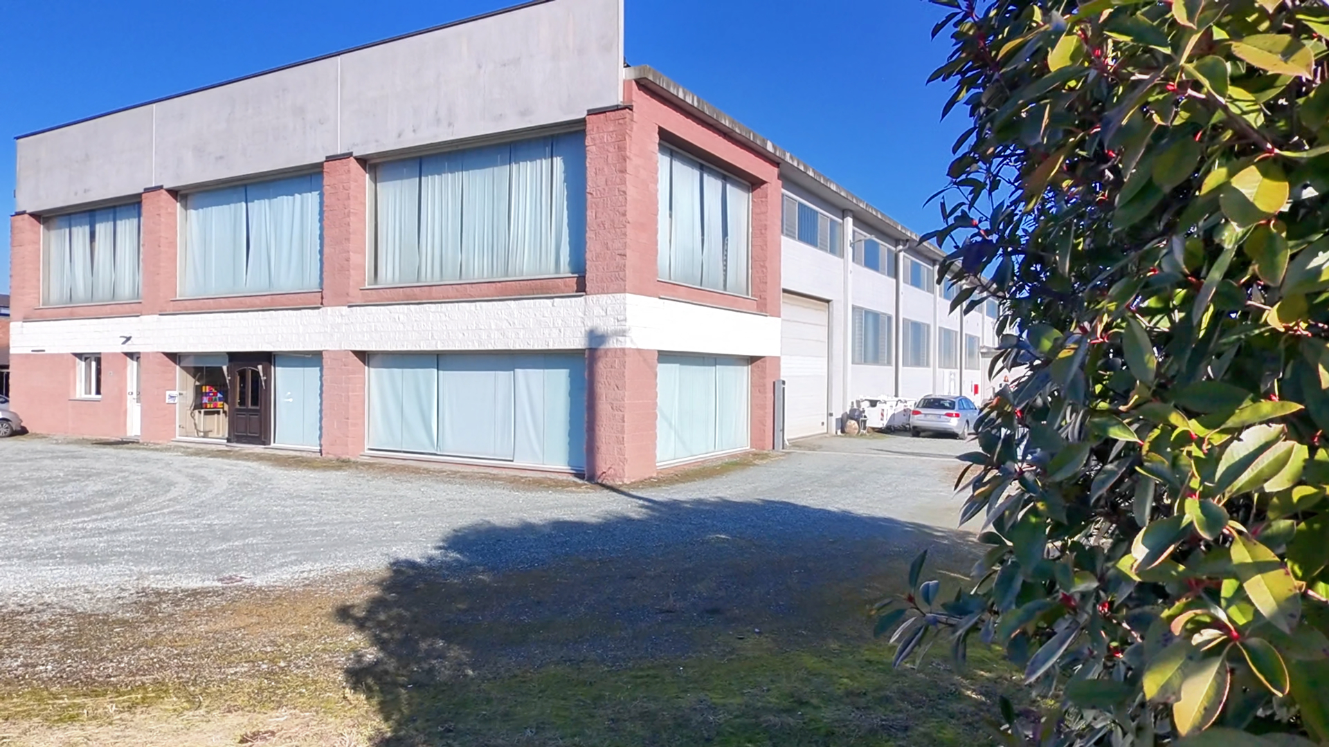 位于Saluzzo和Revello之间的工业商业厂房