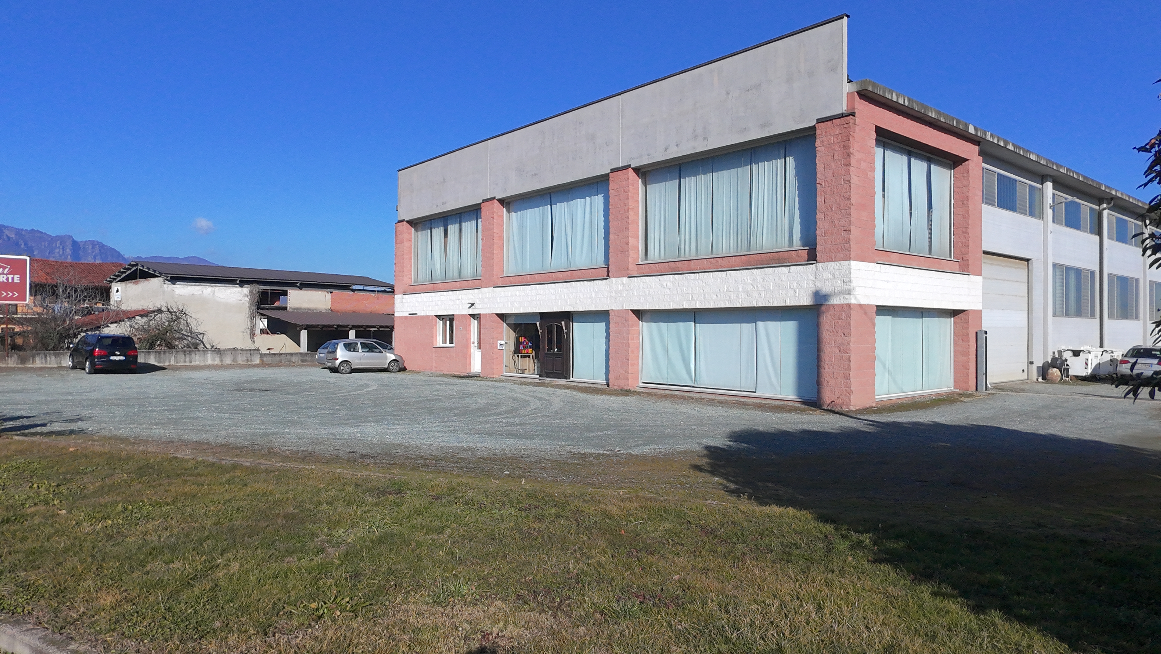 Capannone industriale commerciale tra Saluzzo e Revello