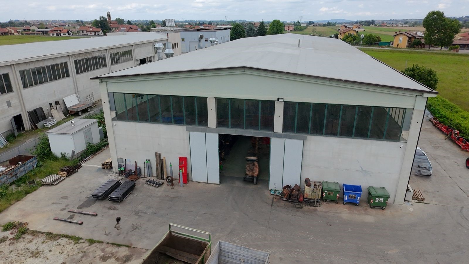 Vicino a Fossano capannone libero su tre lati con area pertinenziale