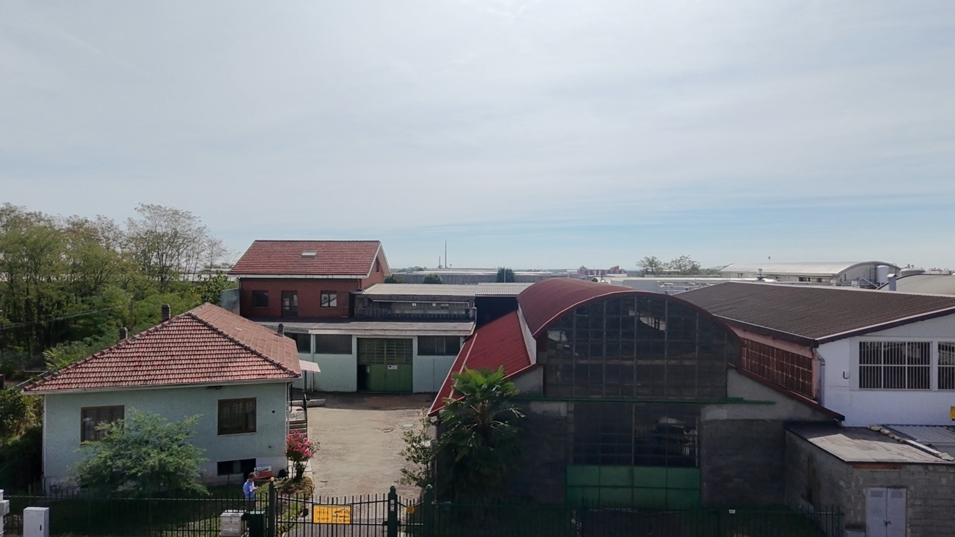 Complesso industriale con due capannoni, uffici e abitazione in vendita a Bruino - foto 2