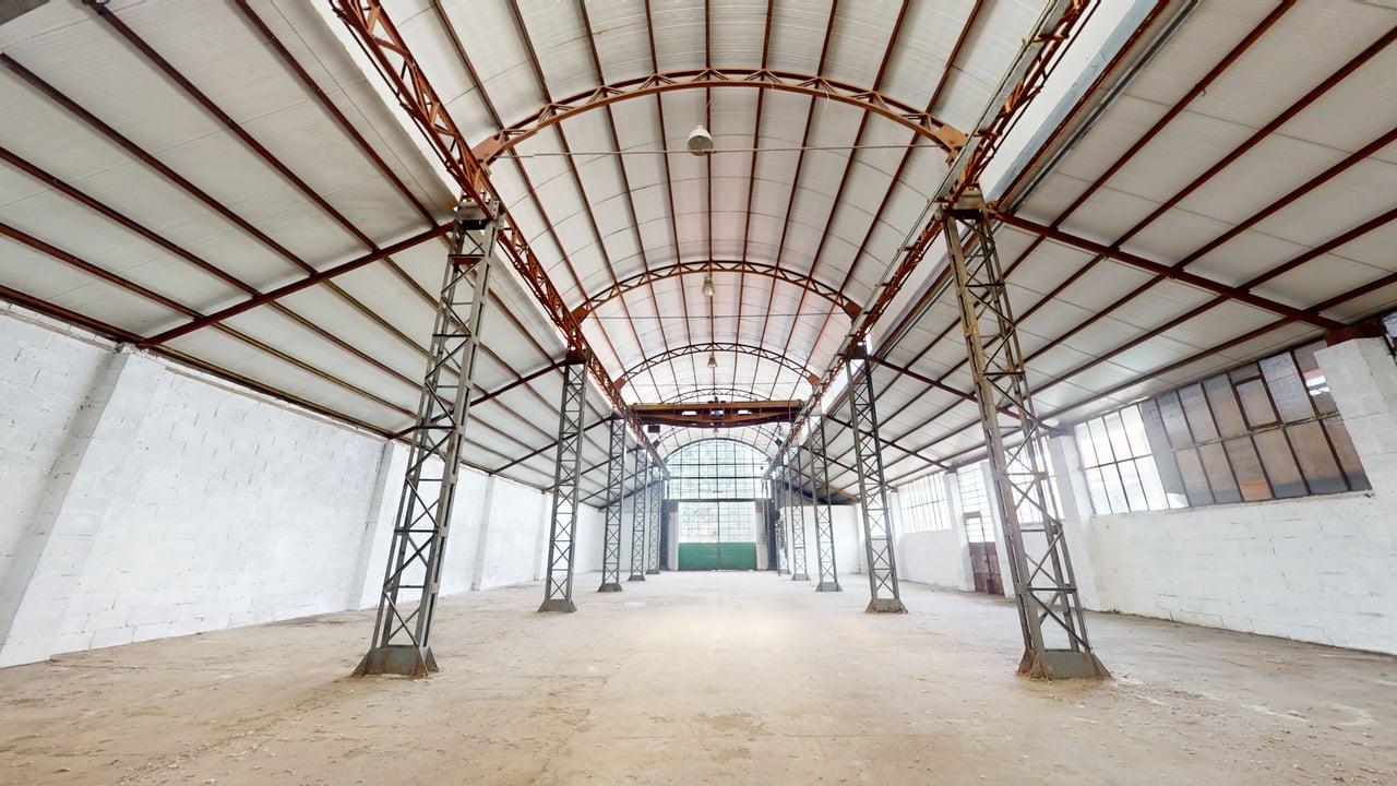 Complesso industriale con due capannoni, uffici e abitazione in vendita a Bruino