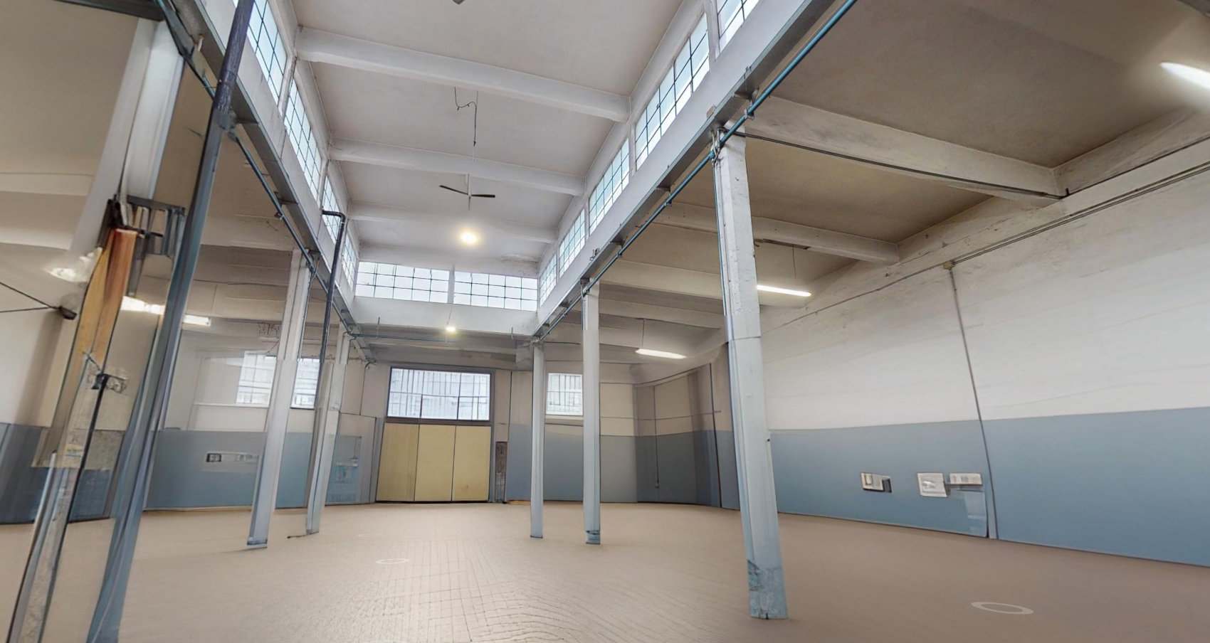 Capannone Industriale con cortile e doppio ingresso per mezzi pesanti